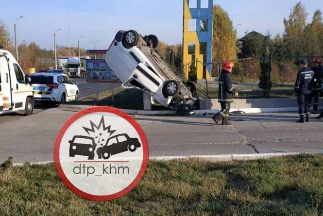 Перекинута автівка та 50 п’яних за кермом: хроніка ДТП у Хмельницькому, фото №1 на сайті vsim.ua