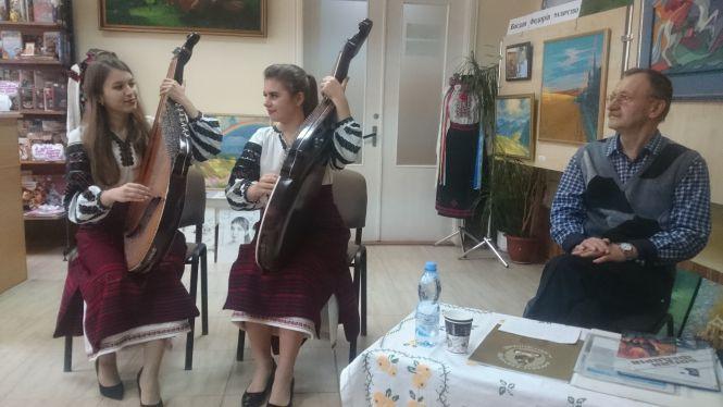 Новини Тернополя - фото з Тернопільський художник Богдан Федорів творить красу з допомогою мотузок, клею і олійних фарб Тернопільський художник Богдан Федорів творить красу з допомогою мотузок, клею і олійних фарб, фото №6 на сайті 20minut.ua
