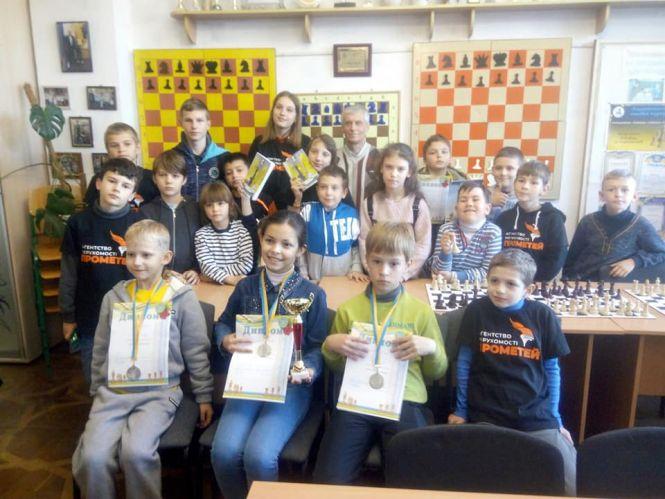 Новини Вінниці - фото з Вінницькі шахові «романтики» привезли Кубок із Коростишева і встановили рекорд Вінницькі шахові «романтики» привезли Кубок із Коростишева і встановили рекорд, фото №2 на сайті 20minut.ua