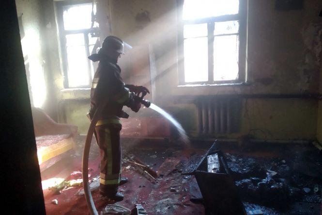 Новини Хмельницького - фото з Двох дітей та пенсіонерку врятували під час пожежі у Славуті (ФОТО) Двох дітей та пенсіонерку врятували під час пожежі у Славуті (ФОТО), фото №3 на сайті vsim.ua