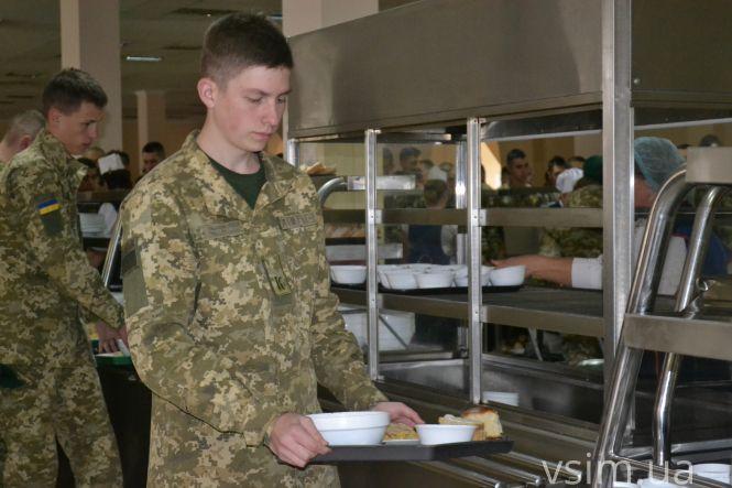 “Не домашнє, а …”: курсанти розповіли, як їх годують у прикордонній академії, фото №9 на сайті vsim.ua