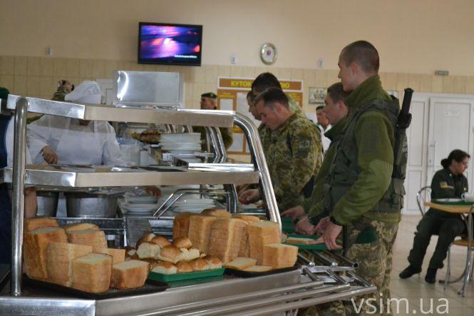 “Не домашнє, а …”: курсанти розповіли, як їх годують у прикордонній академії, фото №7 на сайті vsim.ua