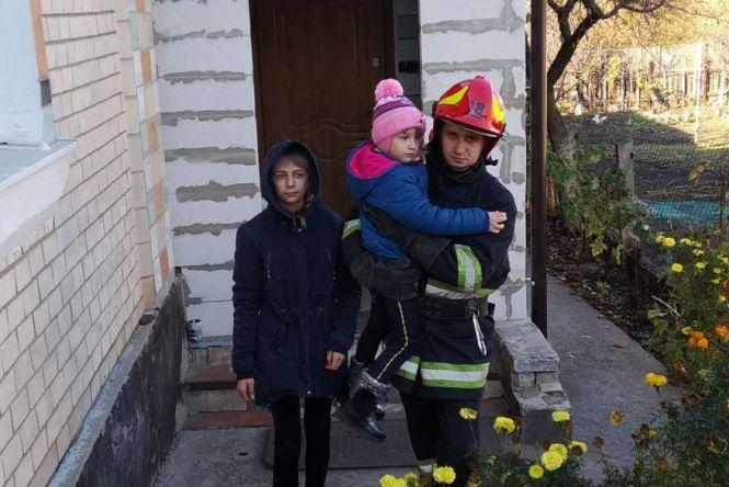 Новини Хмельницького - фото з Двох дітей та пенсіонерку врятували під час пожежі у Славуті (ФОТО) Двох дітей та пенсіонерку врятували під час пожежі у Славуті (ФОТО), фото №2 на сайті vsim.ua