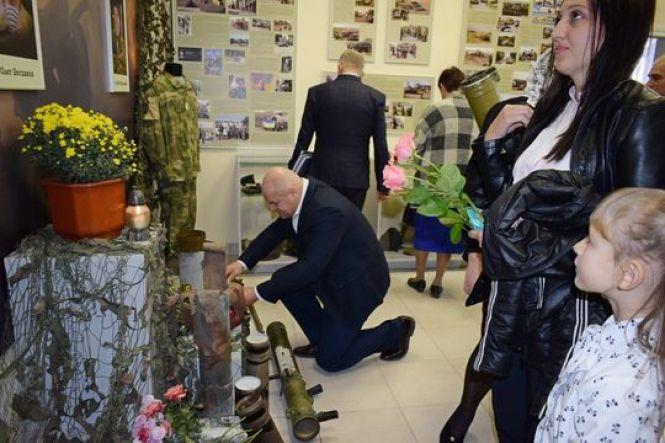 Новини Вінниці - фото з «Дивіться, це російська міна». У музеї АТО в Погребищі є підтвердження того, з ким воюємо на Донбасі «Дивіться, це російська міна». У музеї АТО в Погребищі є підтвердження того, з ким воюємо на Донбасі, фото №1 на сайті 20minut.ua