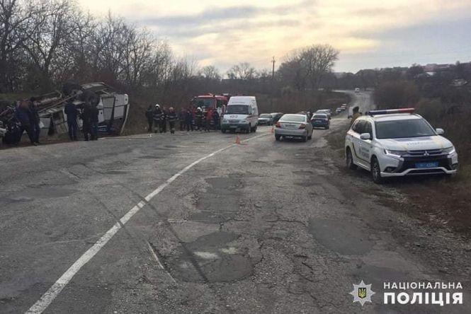 Новини Хмельницького - фото з На Хмельниччині перекинувся рейсовий автобус: є постраждалі На Хмельниччині перекинувся рейсовий автобус: є постраждалі, фото №1 на сайті vsim.ua