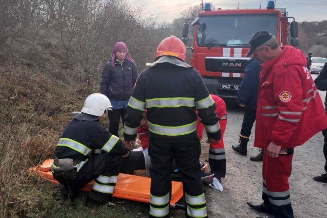 Новини Хмельницького - фото з ДТП з рейсовим автобусом під Кам'янцем: у поліції розповіли нові деталі (ВІДЕО) ДТП з рейсовим автобусом під Кам'янцем: у поліції розповіли нові деталі (ВІДЕО), фото №2 на сайті vsim.ua