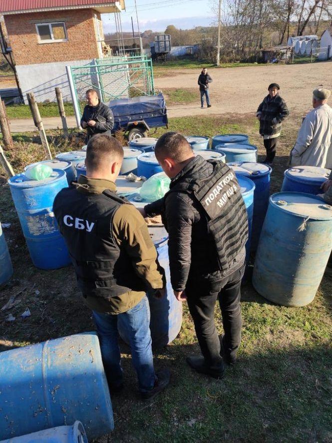 Новини Хмельницького - фото з На Хмельниччині вилучили нелегального алкоголю на 1,4 мільйона гривень На Хмельниччині вилучили нелегального алкоголю на 1,4 мільйона гривень, фото №1 на сайті vsim.ua