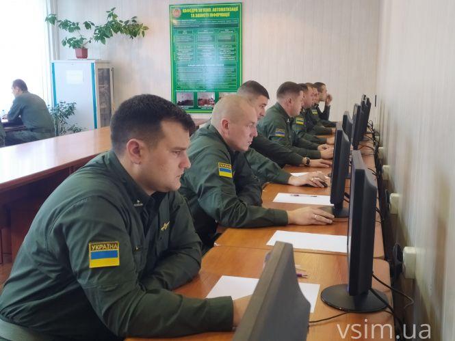 Як в прикордонній академії офіцери демонструють рівень IQ та підтягуються на перекладині (ФОТО, ВІДЕО), фото №10 на сайті vsim.ua