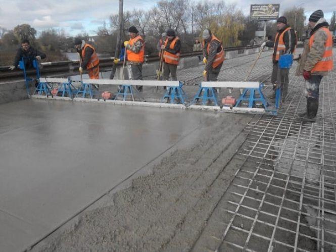 Новини Хмельницького - фото з На мості у Старокостянтинові проклали бетонне покриття (ФОТО) На мості у Старокостянтинові проклали бетонне покриття (ФОТО), фото №1 на сайті vsim.ua