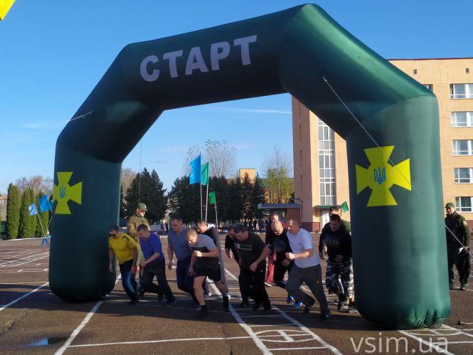 Як в прикордонній академії офіцери демонструють рівень IQ та підтягуються на перекладині (ФОТО, ВІДЕО), фото №9 на сайті vsim.ua