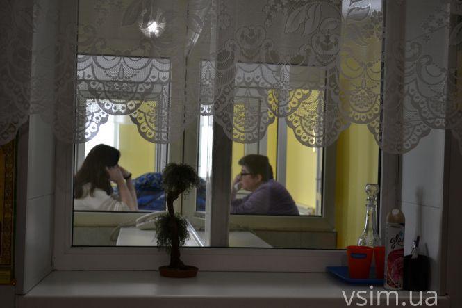 Ходять на побачення, одружуються і народжують: що відбувається за стінами Хмельницького СІЗО, фото №4 на сайті vsim.ua