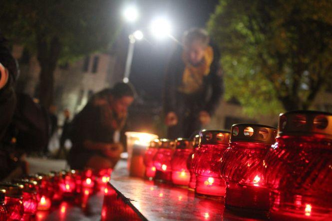 Новини Вінниці - фото з «Вбивці мають бути покарані» Вінничани закликали розслідувати вбивство Катерини Гандзюк «Вбивці мають бути покарані» Вінничани закликали розслідувати вбивство Катерини Гандзюк, фото №9 на сайті 20minut.ua