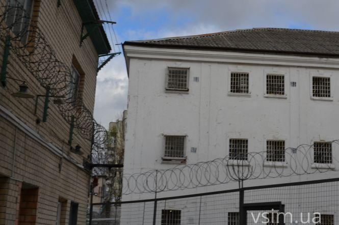 Ходять на побачення, одружуються і народжують: що відбувається за стінами Хмельницького СІЗО, фото №3 на сайті vsim.ua