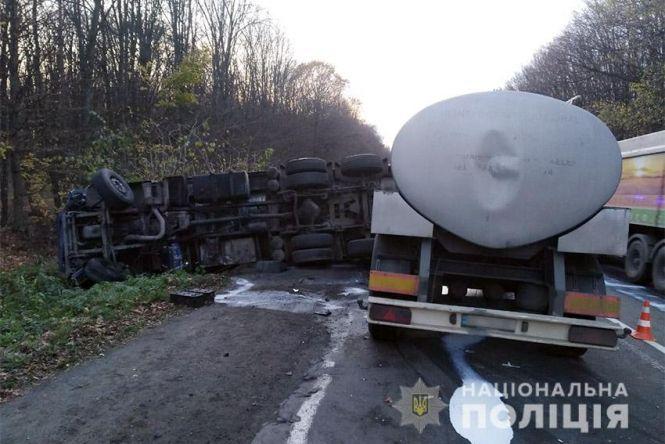 Масштабна ДТП: під Летичевом зіштовхнулися одразу три легковики та молоковоз (ФОТО), фото №5 на сайті vsim.ua