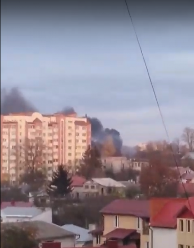 У Тернополі палії гуми злякалися сирен і загасили підпал до приїзду рятувальників, фото №1 на сайті 20minut.ua