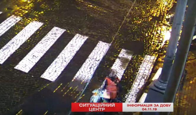 Новини Вінниці - фото з Водія «Ауді», що збив прибиральницю і втік, знайшли в лікарні біля потерпілої Водія «Ауді», що збив прибиральницю і втік, знайшли в лікарні біля потерпілої, фото №2 на сайті 20minut.ua