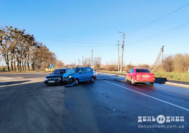 Під Шепетівкою сталася потрійна ДТП: двоє постраждалих (ФОТО), фото №2 на сайті vsim.ua