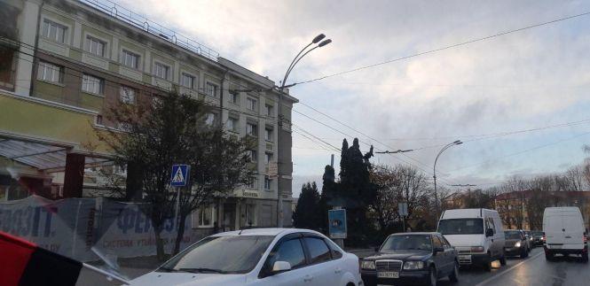 Фото дня: через ДТП на Замковій - "Центр" у заторах, фото №1 на сайті 20minut.ua