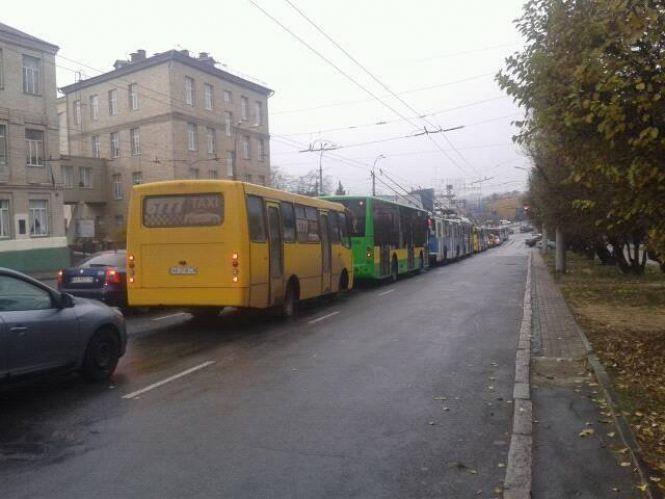 Новини Вінниці - фото з На Центральному мосту ДТП. Місто поринуло у затор (ОНОВЛЕНО) На Центральному мосту ДТП. Місто поринуло у затор (ОНОВЛЕНО), фото №2 на сайті 20minut.ua