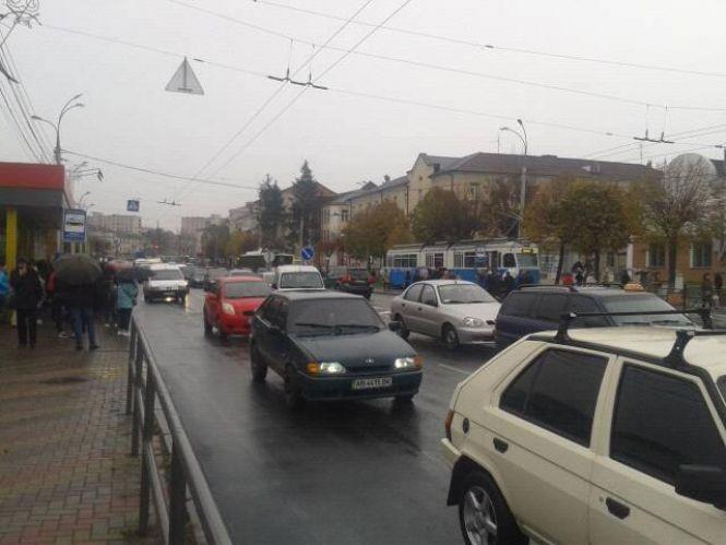 Новини Вінниці - фото з На Центральному мосту ДТП. Місто поринуло у затор (ОНОВЛЕНО) На Центральному мосту ДТП. Місто поринуло у затор (ОНОВЛЕНО), фото №3 на сайті 20minut.ua