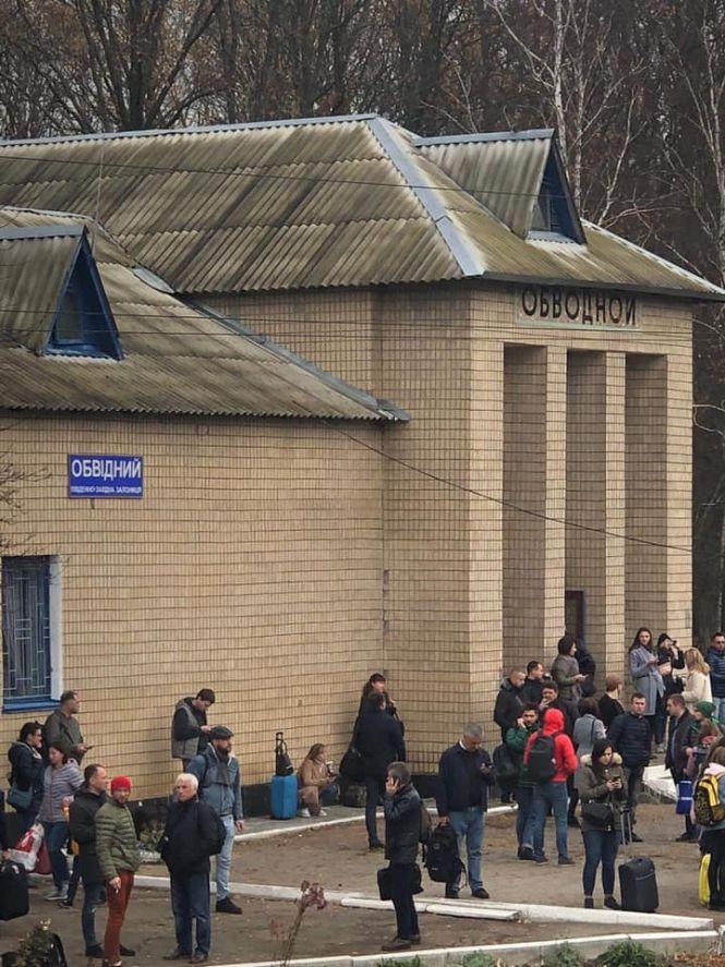 Новини Житомира - фото з Поблизу Коростеня шукають вибухівку у потягу "Львів-Київ". ФОТО Поблизу Коростеня шукають вибухівку у потягу "Львів-Київ". ФОТО, фото №1 на сайті 20minut.ua