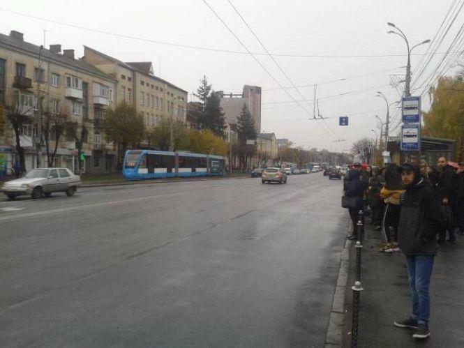 Новини Вінниці - фото з На Центральному мосту ДТП. Місто поринуло у затор (ОНОВЛЕНО) На Центральному мосту ДТП. Місто поринуло у затор (ОНОВЛЕНО), фото №6 на сайті 20minut.ua