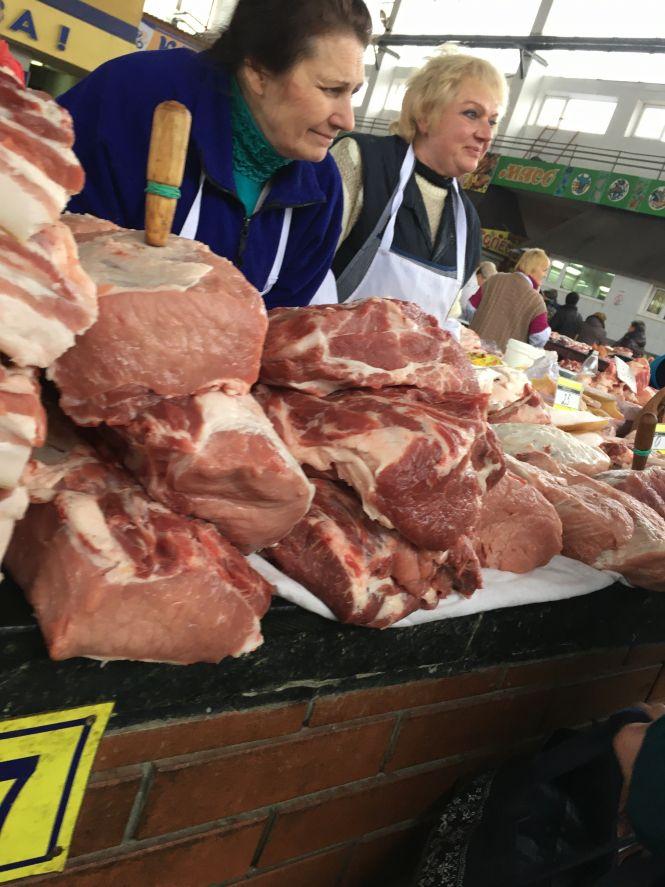 Новини Житомира - фото з Передвихідні ціни на Житньому ринку: здешевшало сало Передвихідні ціни на Житньому ринку: здешевшало сало, фото №1 на сайті 20minut.ua