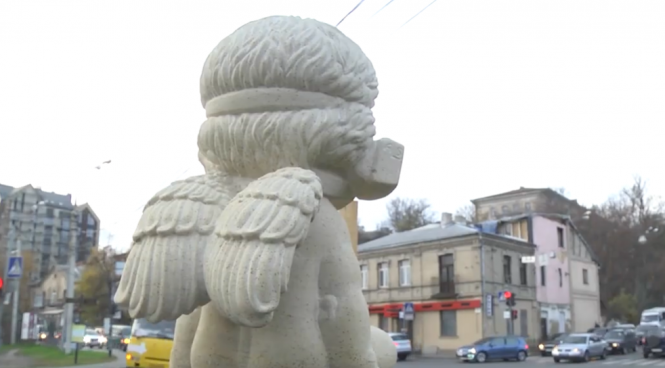 На Староміському мосту оселився янгол-охоронець чистого повітря, фото №1 на сайті 20minut.ua