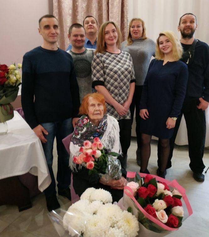 Новини Вінниці - фото з Яка красива іменинниця у свої 100! Сотий ювілей вінничанка відзначає у розважальному закладі Яка красива іменинниця у свої 100! Сотий ювілей вінничанка відзначає у розважальному закладі, фото №4 на сайті 20minut.ua