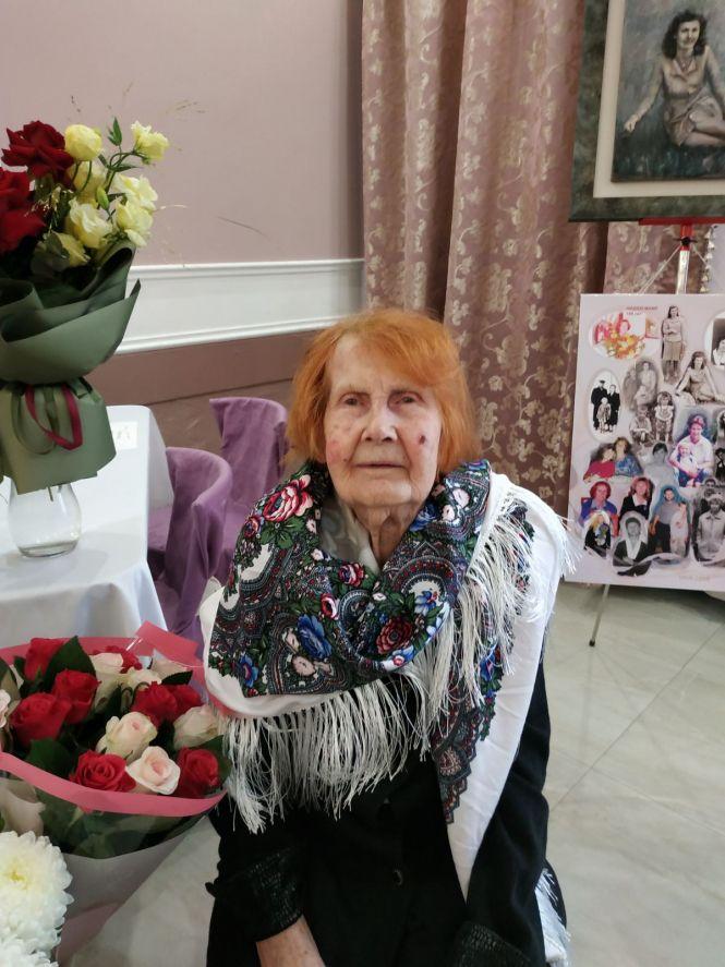 Новини Вінниці - фото з Яка красива іменинниця у свої 100! Сотий ювілей вінничанка відзначає у розважальному закладі Яка красива іменинниця у свої 100! Сотий ювілей вінничанка відзначає у розважальному закладі, фото №2 на сайті 20minut.ua