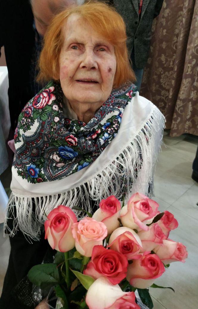 Новини Вінниці - фото з Яка красива іменинниця у свої 100! Сотий ювілей вінничанка відзначає у розважальному закладі Яка красива іменинниця у свої 100! Сотий ювілей вінничанка відзначає у розважальному закладі, фото №7 на сайті 20minut.ua