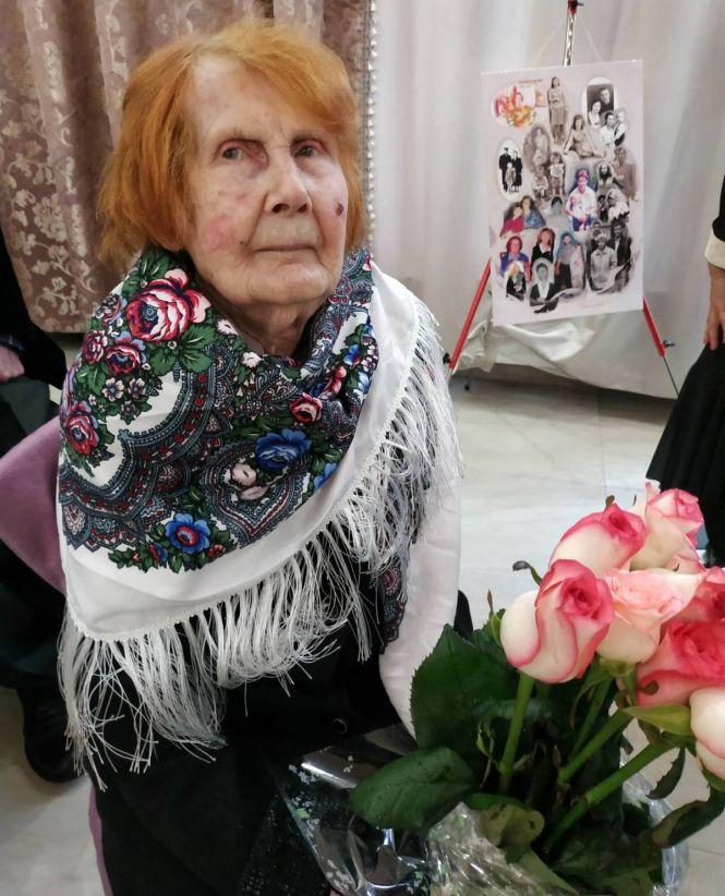 Новини Вінниці - фото з Яка красива іменинниця у свої 100! Сотий ювілей вінничанка відзначає у розважальному закладі Яка красива іменинниця у свої 100! Сотий ювілей вінничанка відзначає у розважальному закладі, фото №6 на сайті 20minut.ua