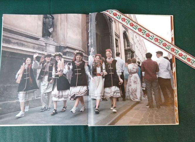 Новини Вінниці - фото з «Бойківське весілля» Ольги Фреймут: телеведуча видала унікальну книгу «Бойківське весілля» Ольги Фреймут: телеведуча видала унікальну книгу, фото №4 на сайті 20minut.ua