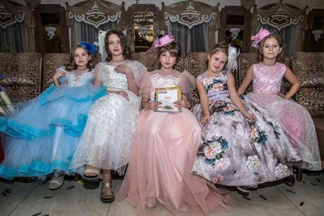 П'ятеро попелюшок запалили промінь надії на показі дитячого одягу Меланіяленд, фото №1 на сайті 20minut.ua