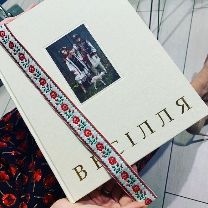 Новини Вінниці - фото з «Бойківське весілля» Ольги Фреймут: телеведуча видала унікальну книгу «Бойківське весілля» Ольги Фреймут: телеведуча видала унікальну книгу, фото №1 на сайті 20minut.ua