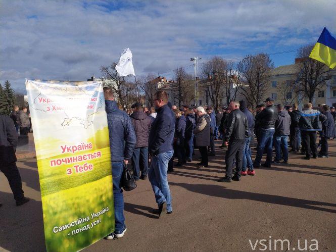 Новини Хмельницького - фото з Сотні людей і трактори: що відбувалось на майдані у Хмельницькому Сотні людей і трактори: що відбувалось на майдані у Хмельницькому, фото №10 на сайті vsim.ua