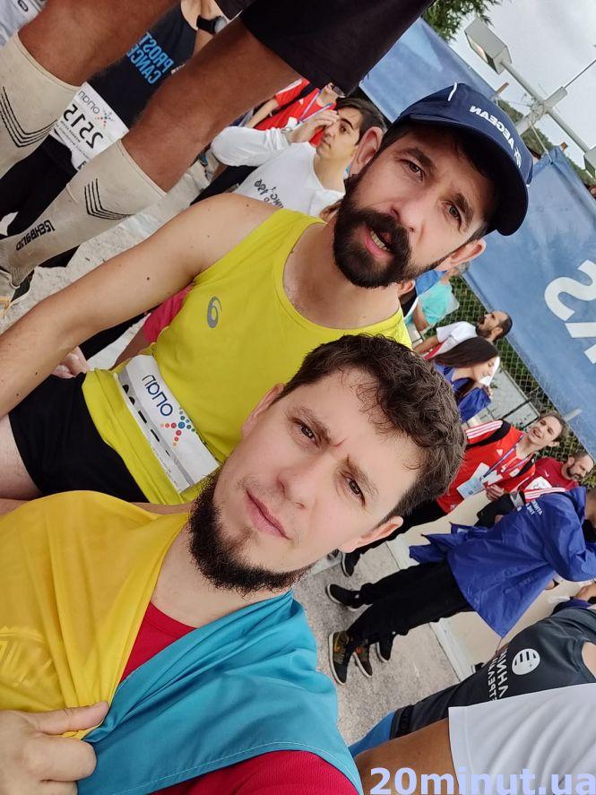 Тернополянин із прапором у руках подолав Афінський марафон, довжиною 42 км, фото №1 на сайті 20minut.ua