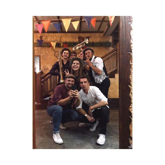 Новини Тернополя - фото з “Ми граємо так, щоб, коли народ заходив на танцпол, то йому було лінь йти на перекур”: гурт “Фа Мажор” “Ми граємо так, щоб, коли народ заходив на танцпол, то йому було лінь йти на перекур”: гурт “Фа Мажор”, фото №1 на сайті 20minut.ua