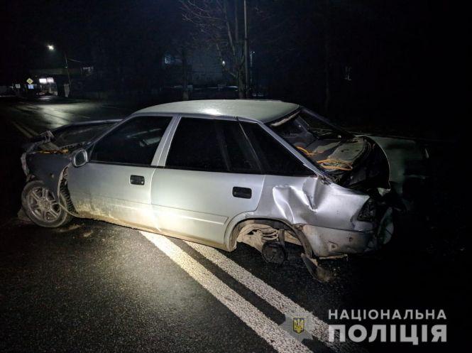 Новини Вінниці - фото з У Літині водій на Daewoo врізався у паркан та залишив пасажира з побитою головою У Літині водій на Daewoo врізався у паркан та залишив пасажира з побитою головою, фото №1 на сайті 20minut.ua