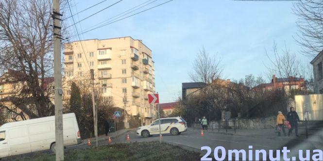 На Бандери аварія - зупинився транспорт, на Глиняній через обірвані дроти перекрили рух (оновлено), фото №6 на сайті 20minut.ua