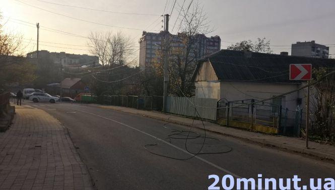 На Бандери аварія - зупинився транспорт, на Глиняній через обірвані дроти перекрили рух (оновлено), фото №7 на сайті 20minut.ua