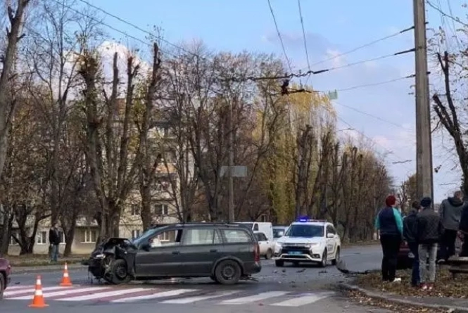 Травмовані пасажири та 42 п’яних за кермом: хроніка ДТП у Хмельницькому, фото №4 на сайті vsim.ua