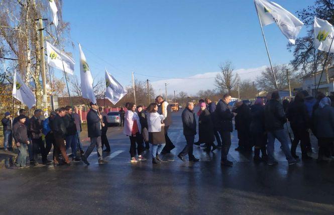 Новини Вінниці - фото з Аграрії страйкують проти «розпродажу землі». Чим можна замінити мораторій, що діє вже 17 років? Аграрії страйкують проти «розпродажу землі». Чим можна замінити мораторій, що діє вже 17 років?, фото №1 на сайті 20minut.ua