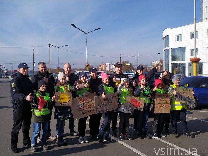 “Використовуй мізки на дорозі”: як хмельницькі школярі закликали водіїв бути обережними за кермом, фото №7 на сайті vsim.ua