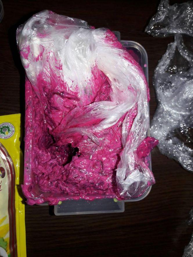 Новини Хмельницького - фото з Мобілка в салаті й хмільний майонез: до хмельницького СІЗО надіслали оригінальну посилку (ФОТО) Мобілка в салаті й хмільний майонез: до хмельницького СІЗО надіслали оригінальну посилку (ФОТО), фото №2 на сайті vsim.ua