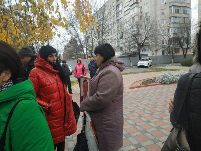 Новини Вінниці - фото з Мітинг під судом по справі Комарніцького: що вимагають від Пивовара? Мітинг під судом по справі Комарніцького: що вимагають від Пивовара?, фото №2 на сайті 20minut.ua