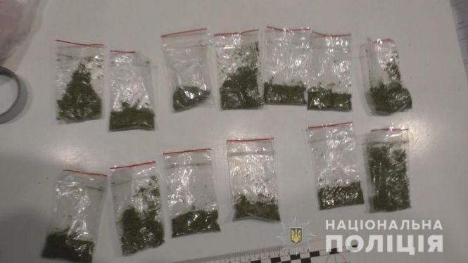 На Соборній поліція зловила вінничанина з купою наркотики (ВІДЕО), фото №2 на сайті 20minut.ua