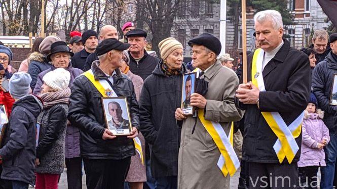 Новини Хмельницького - фото з Із хрестом на спині: у Хмельницькому відбулася “Хода пам’яті” Із хрестом на спині: у Хмельницькому відбулася “Хода пам’яті”, фото №8 на сайті vsim.ua