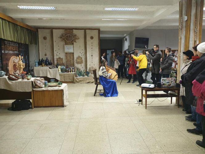 Новини Тернополя - фото з У Тернополі гончар із Київщини представив цікаві вироби і провів майстер-клас У Тернополі гончар із Київщини представив цікаві вироби і провів майстер-клас, фото №2 на сайті 20minut.ua