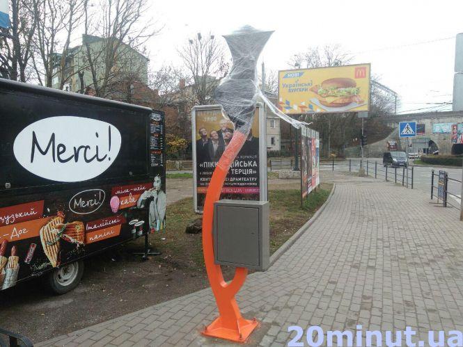 У Тернополі на зупинках облаштують нові мультимедійні монітори. Які вони і що можуть, фото №2 на сайті 20minut.ua